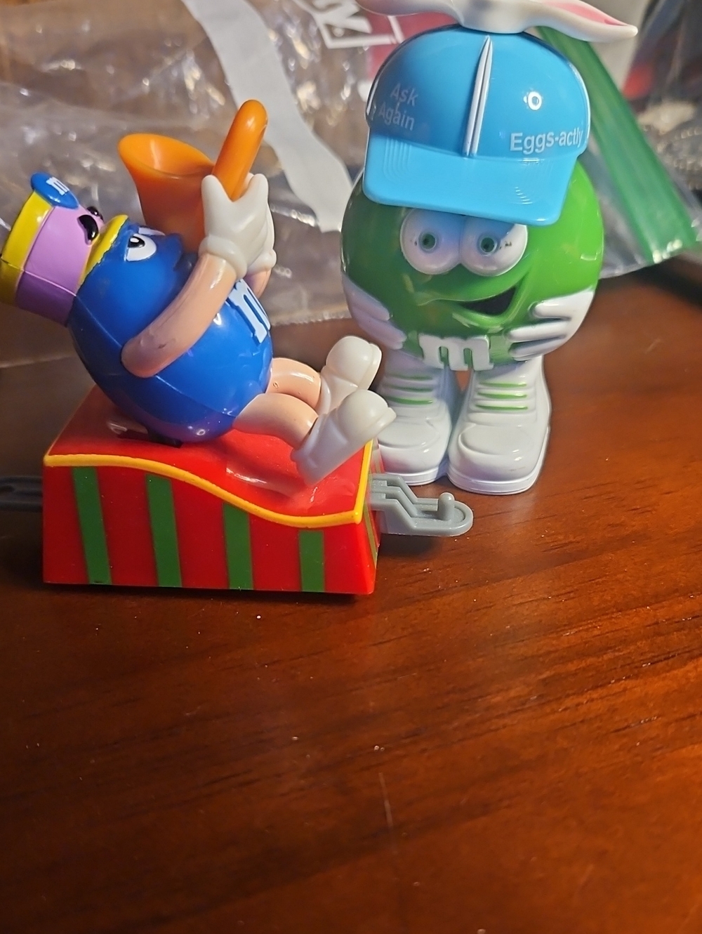 M&M'S Green & Blue Character Playset with Red Striped Sled